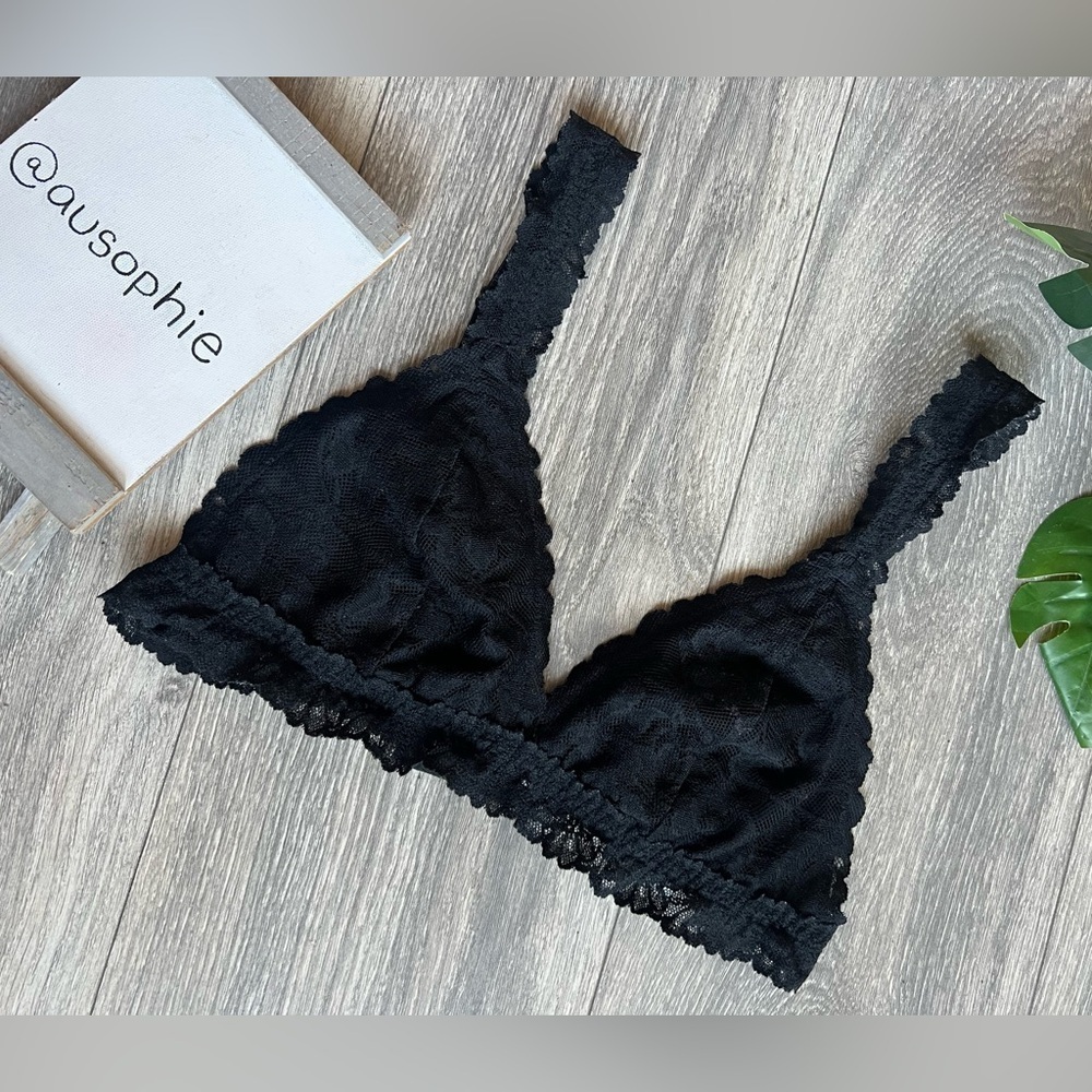 Pink Victoria’s Secret Black Ruffle Hem Wide Strap Lace Triangle Bralette Size M